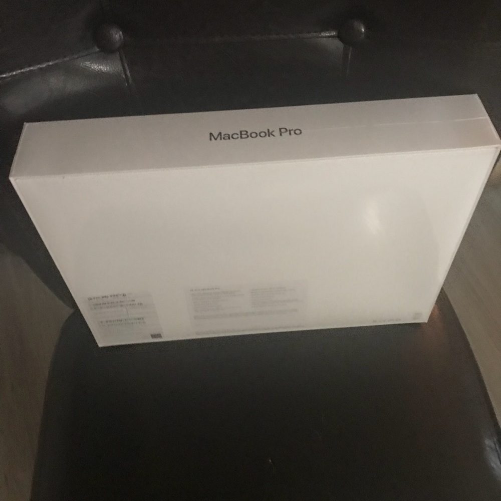 MacBook Pro - Picture 3 of 5